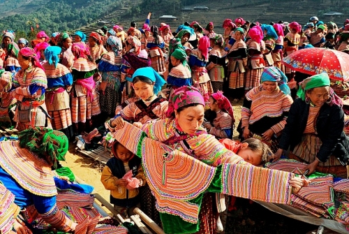 Sapa Tour 2 Days 1 Night (Bac Ha Market)